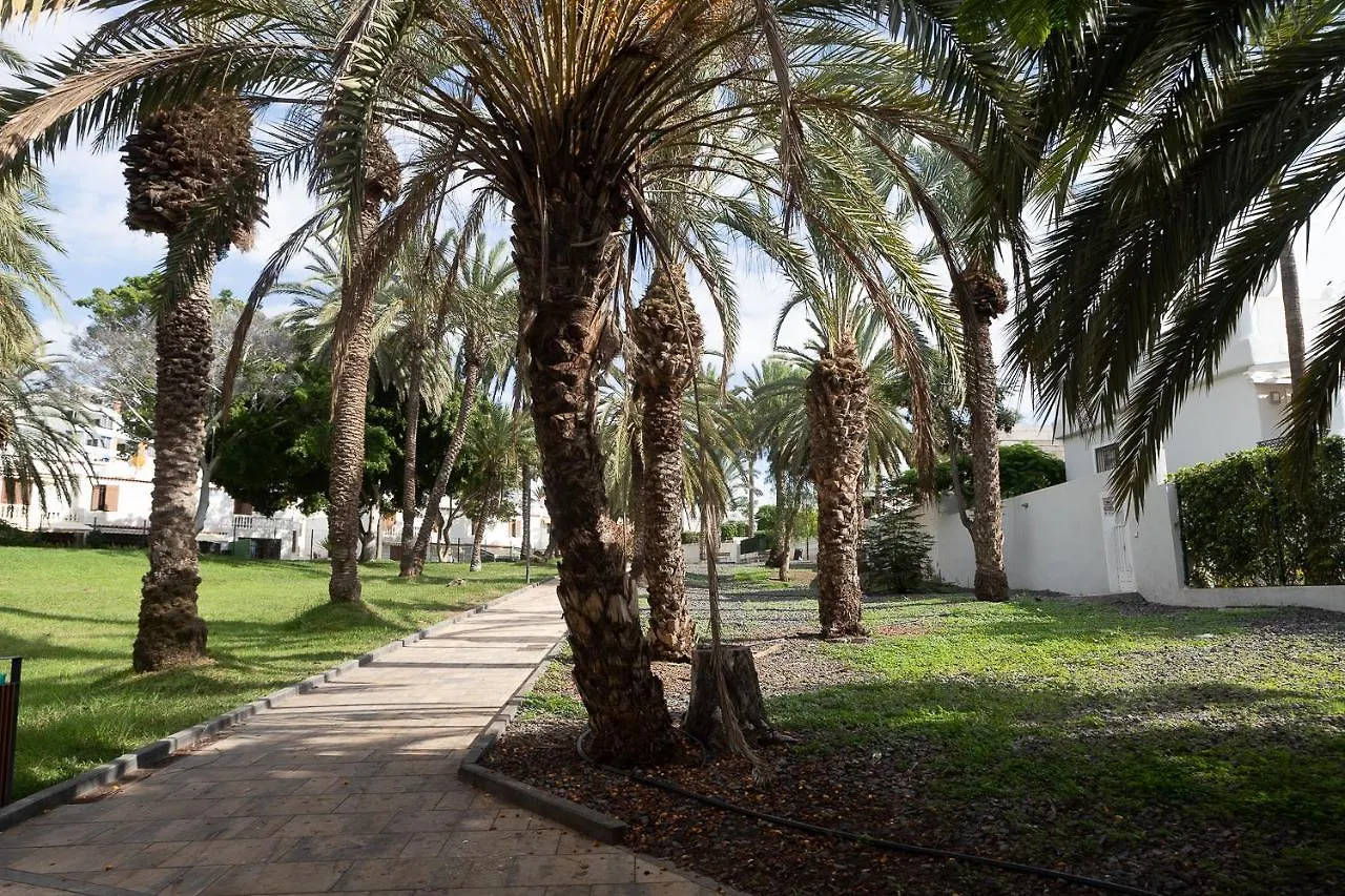 Detached 3-Story Home, Seafront And Central Playa de las Américas 0*,  İspanya