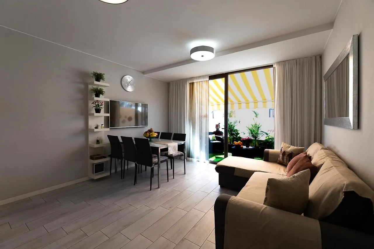 Detached 3-Story Home, Seafront And Central Playa de las Américas 0*,