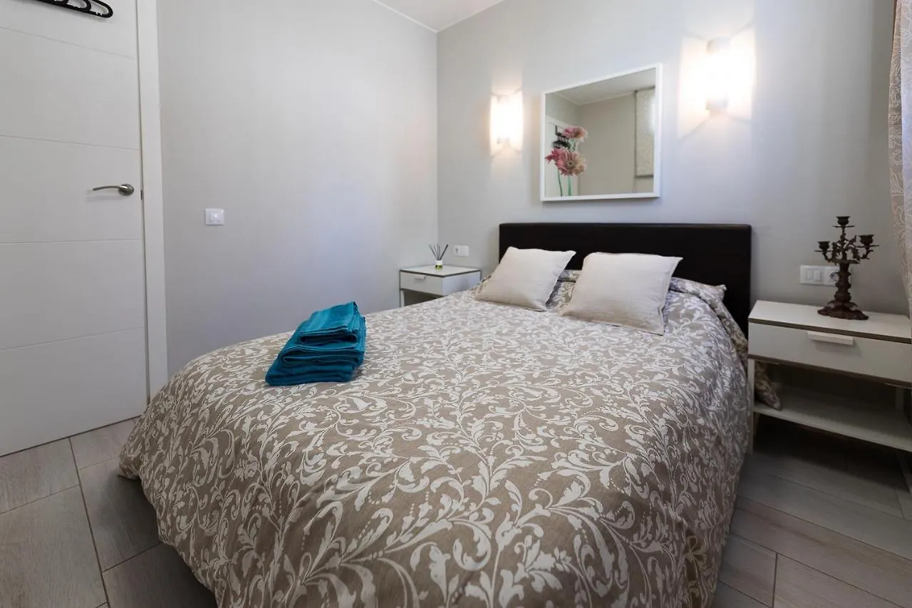 Detached 3-Story Home, Seafront And Central Playa de las Américas 0*,